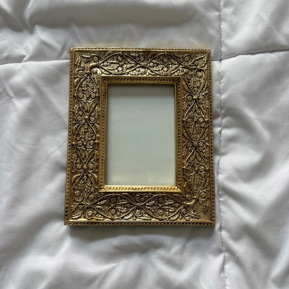 Vintage Ornate Gold Floral Embossed Picture Frame 3.5x5 Tabletop Wall Decor
